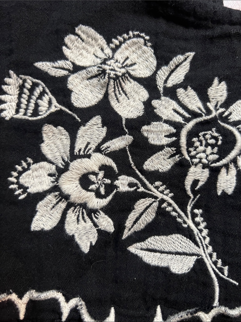 Old Navy XL Black Floral Embroidered Short Sleeve Peasant Top slub cotton - Picture 2 of 8